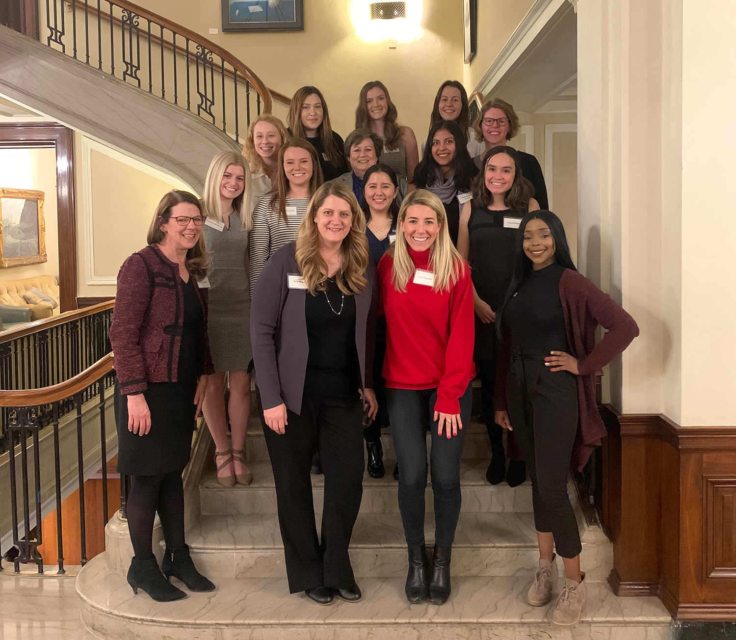 Students in the Women in Finance group gather with alumna Joanna Rupp and other alumnae in Chicago